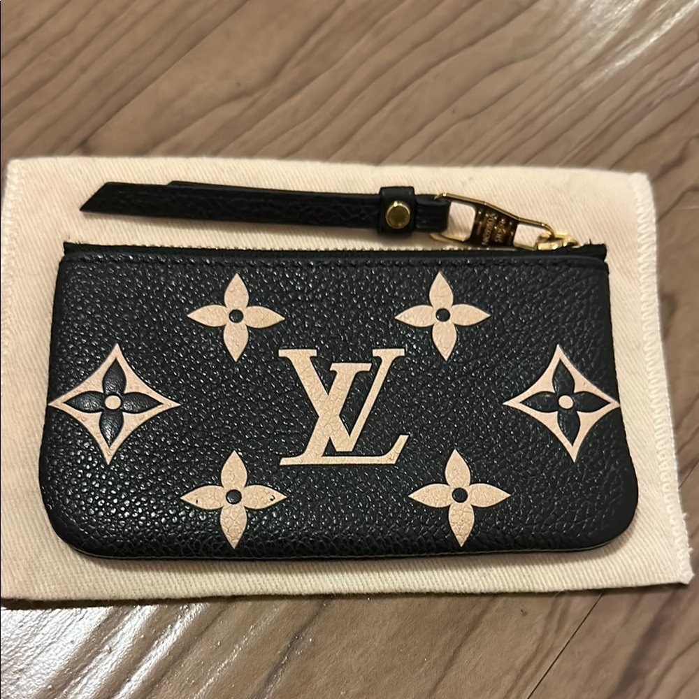 Louis Vuitton Black and Cream Monogram Clutch